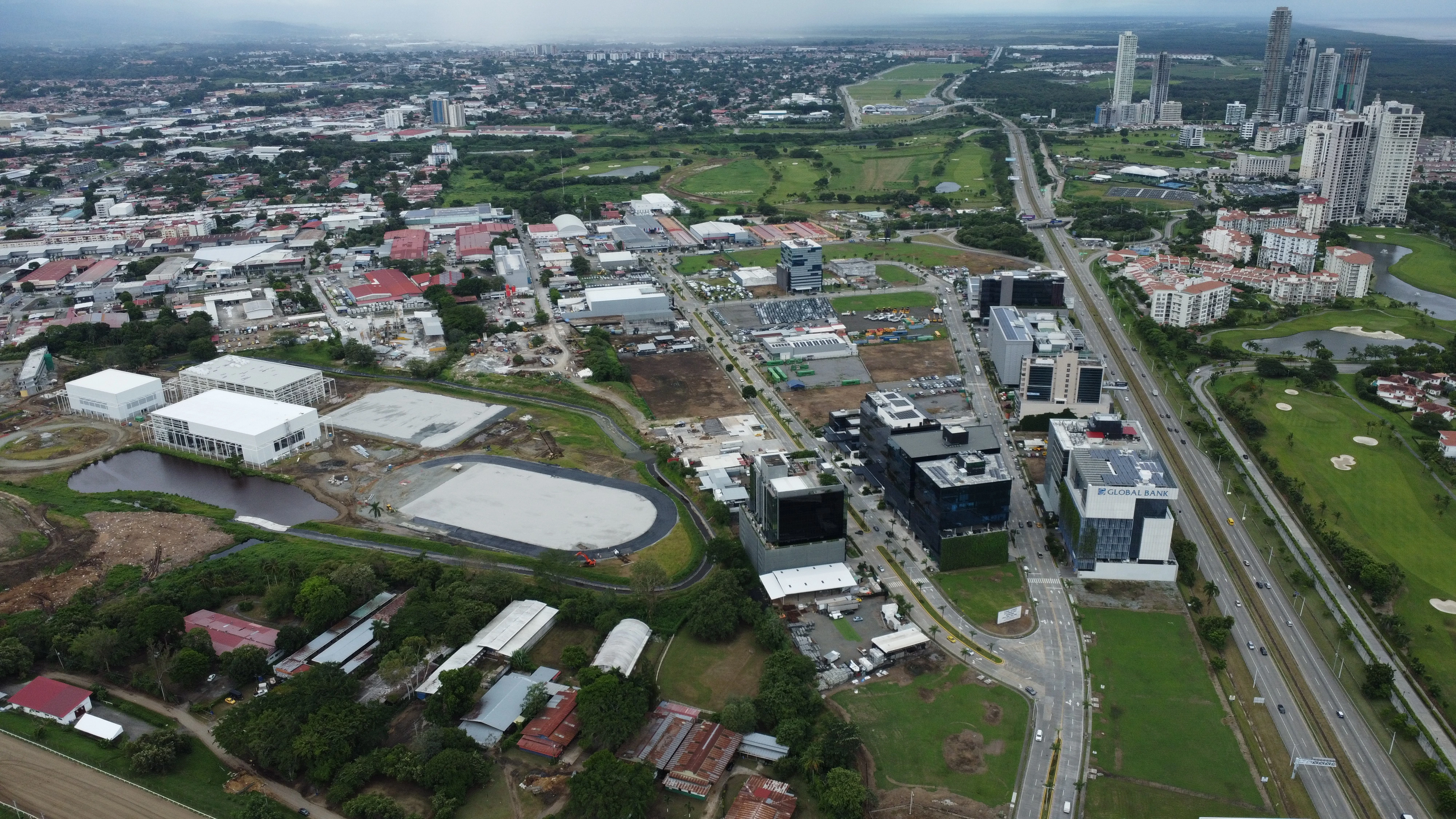 Asesoría personalizada en compra y venta de propiedades comerciales en Panamá